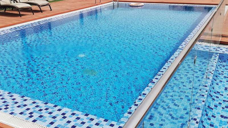 كشف تسربات المسابح